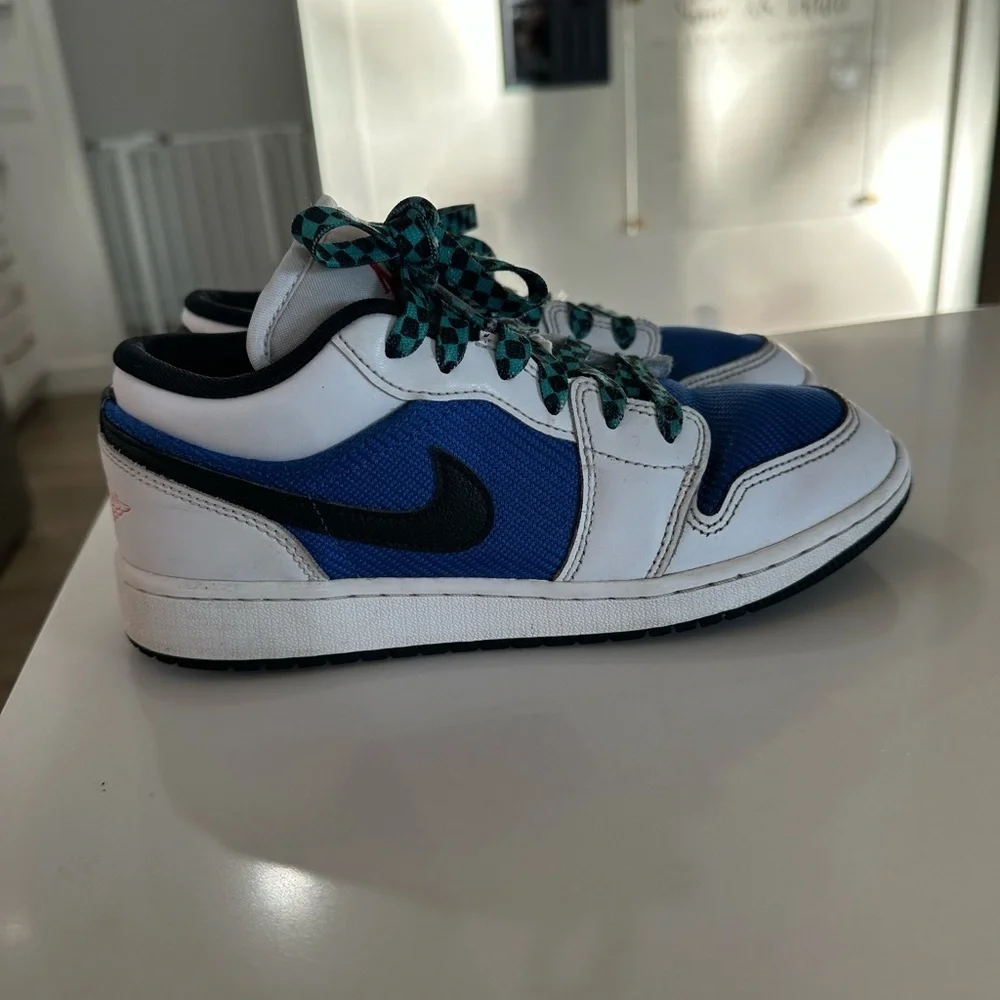 Nike Air Jordan 1 Low SE Big Kids' Shoes size 4.5 royal blue Jade